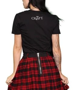 BESERK X THE CRAFT Halloween The Craft: Light As A Feather | UNISEX T-SHIRT -VERA’S EYECANDY Shop Beserk The Craft Light As a Feather Tshirt 03 e2e3db2e b7b9 4b29 b89e 646a17d8391a 700x700