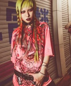 INVASION CLUB Anime & Manga Mukade Onna | T-SHIRT