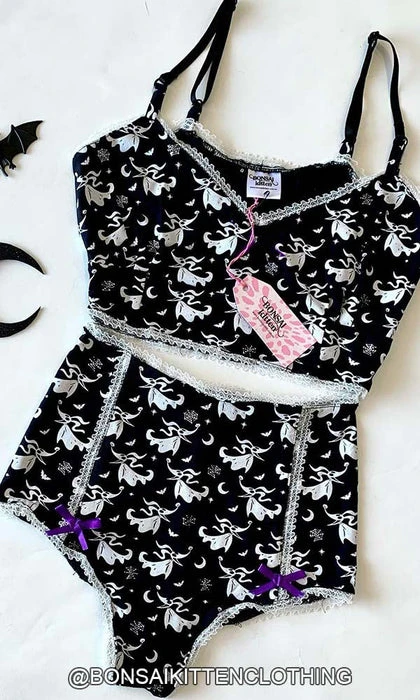 A Ghoul’s Best Friend | TWINSET BONSAI KITTEN The Nightmare Before Christmas A Ghoul’s Best Friend | TWINSET -VERA’S EYECANDY Shop bonsai kitten retro ghoul s best friend twinset 6 0da1724a 152a 4ce4 bc8d 8974870731b1