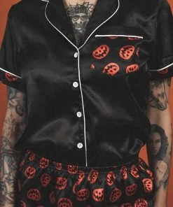 LIVELY GHOSTS Halloween Nocturnal Autumn | SLEEPWEAR SET` -VERA’S EYECANDY Shop lively ghosts nocturnal autumn sleepwear set 10 700x700