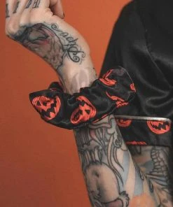 LIVELY GHOSTS Halloween Nocturnal Autumn | SLEEPWEAR SET` -VERA’S EYECANDY Shop lively ghosts nocturnal autumn sleepwear set 4 700x700