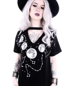 RESTYLE The Moon Moon Phases | T-SHIRT 4 RESTYLE The Moon Moon Phases | T-SHIRT -VERA’S EYECANDY Shop restyle moon phases t shirt 3 c39fe5a5 5c7e 4ee7 8b28 552580e77320 700x700