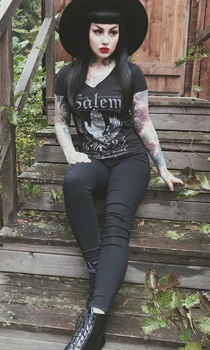 SERPENTINE All House Of Salem | V-NECK TEE