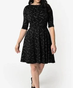 UNIQUE VINTAGE Bats [Black/Grey] | STEPHANIE DRESS -VERA’S EYECANDY Shop unique vintage black grey bats print stephanie flare dress 1 0e244eb3 3eb2 44a4 a4bc fb69b96ae5e1 700x700